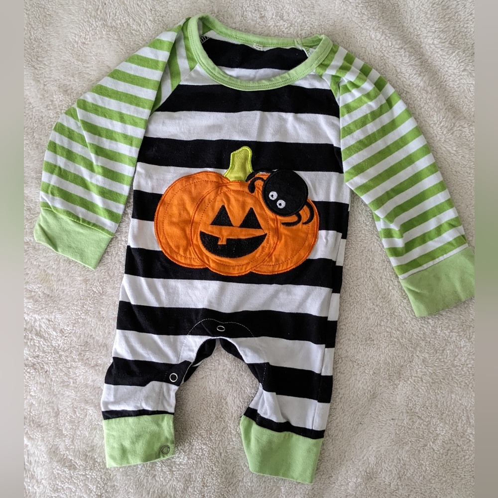 Cute Striped Pumpkin Halloween/Fall Footless Onesie. Size 6-9 Months